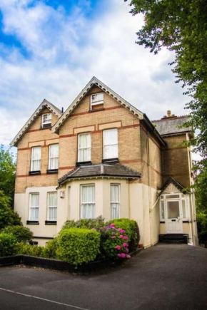 The Bournemouth Villa by the Sea, sleeps 26